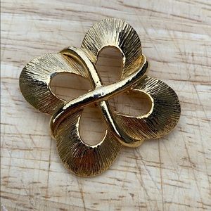 Vintage Brooch by GERRYS gold tone clover pin